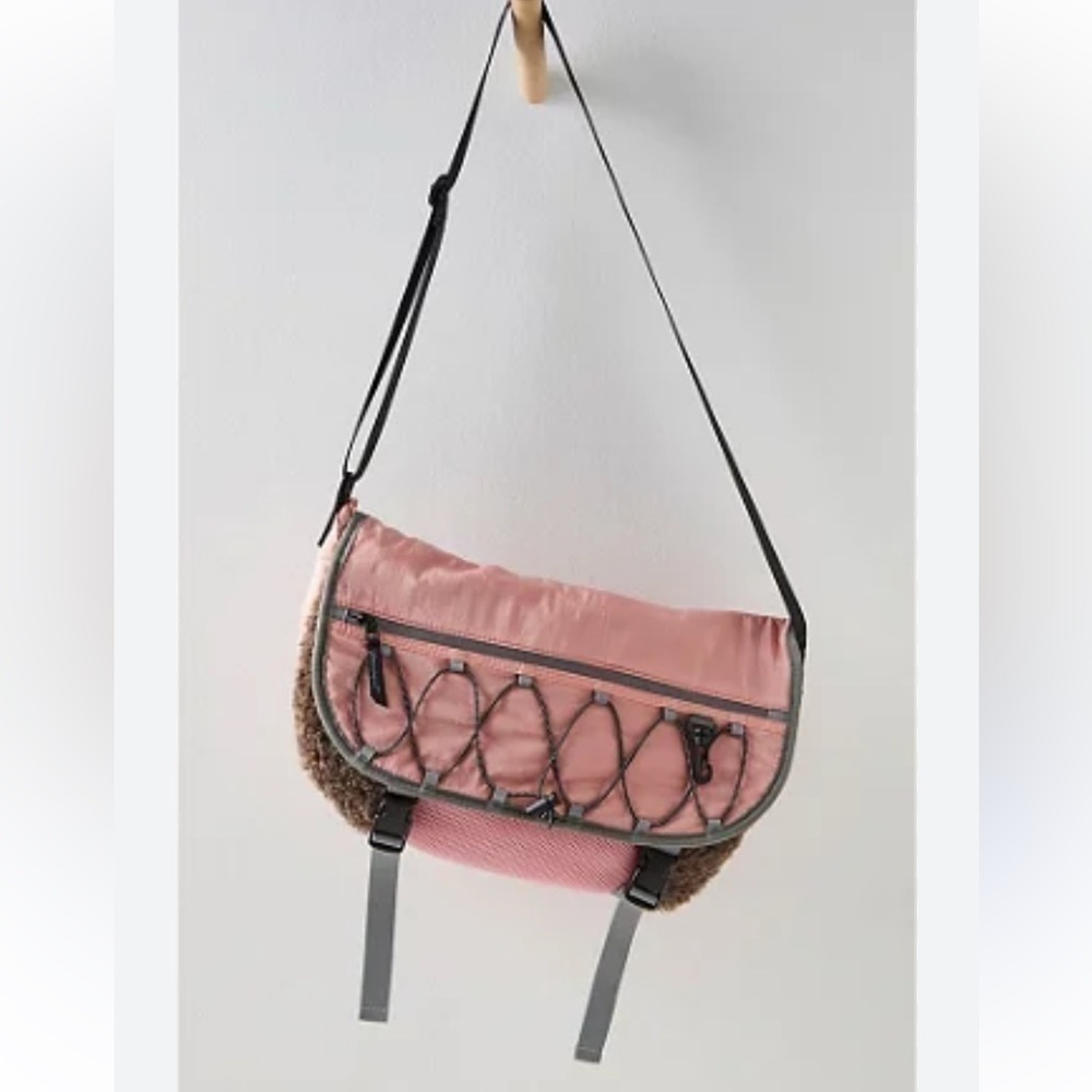 Free People‎ Movement Playoff Sherpa Messenger Bag NEW